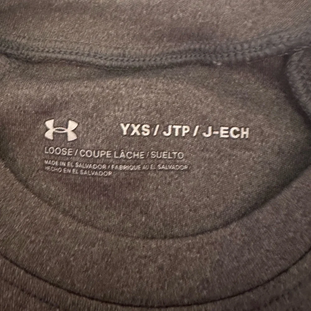 Boys Underarmour Dry Fit Shirt - Picture 2 of 2